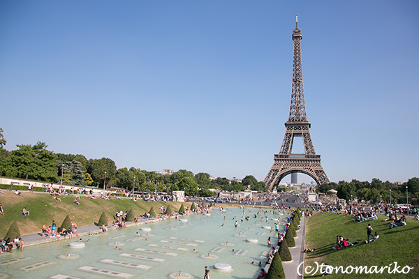 パリの噴水広場は「勝手に市民プール」♪_c0024345_19312718.jpg