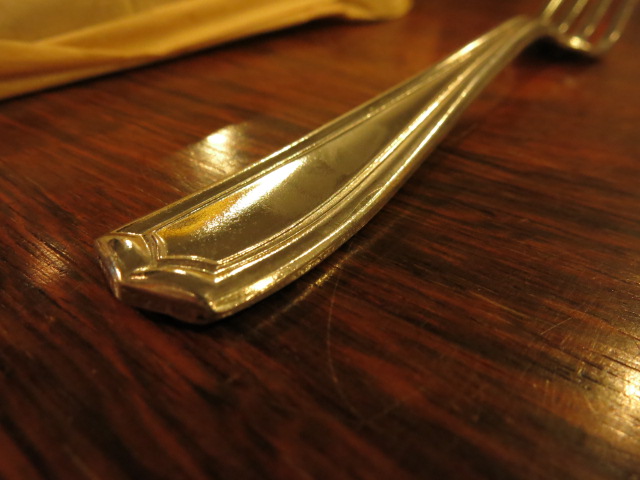 \"La cantine popote M-1952 pour officiers / DOUZE FOURCHETTES\"ってこんなこと。_c0140560_12503372.jpg