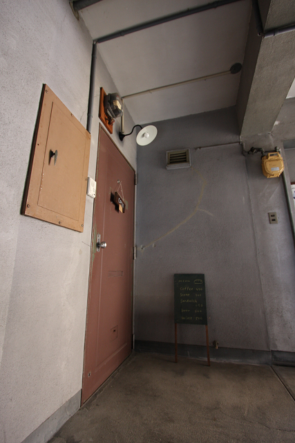 京都のコーヒー専門店⑦ －月と六ペンス－ _b0169330_16592361.jpg