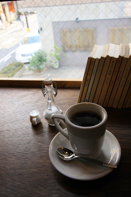 京都のコーヒー専門店⑦ －月と六ペンス－ _b0169330_16595860.jpg