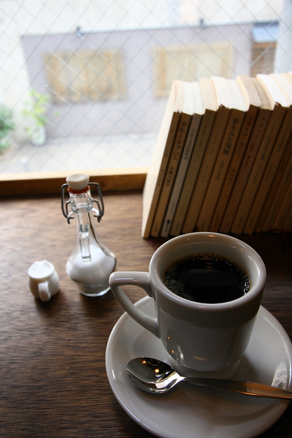 京都のコーヒー専門店⑦ －月と六ペンス－ _b0169330_1701019.jpg
