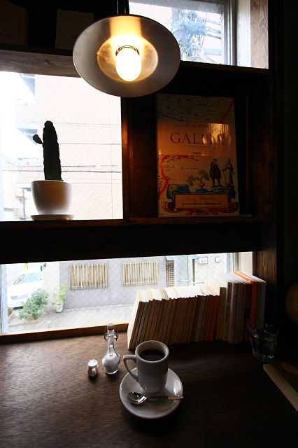 京都のコーヒー専門店⑦ －月と六ペンス－ _b0169330_1701672.jpg
