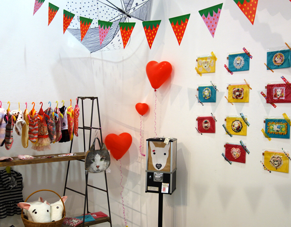 【つくし展3】アート×犬の展覧会!?Zのアイドル犬つくしの展覧会_a0017350_00204154.jpg