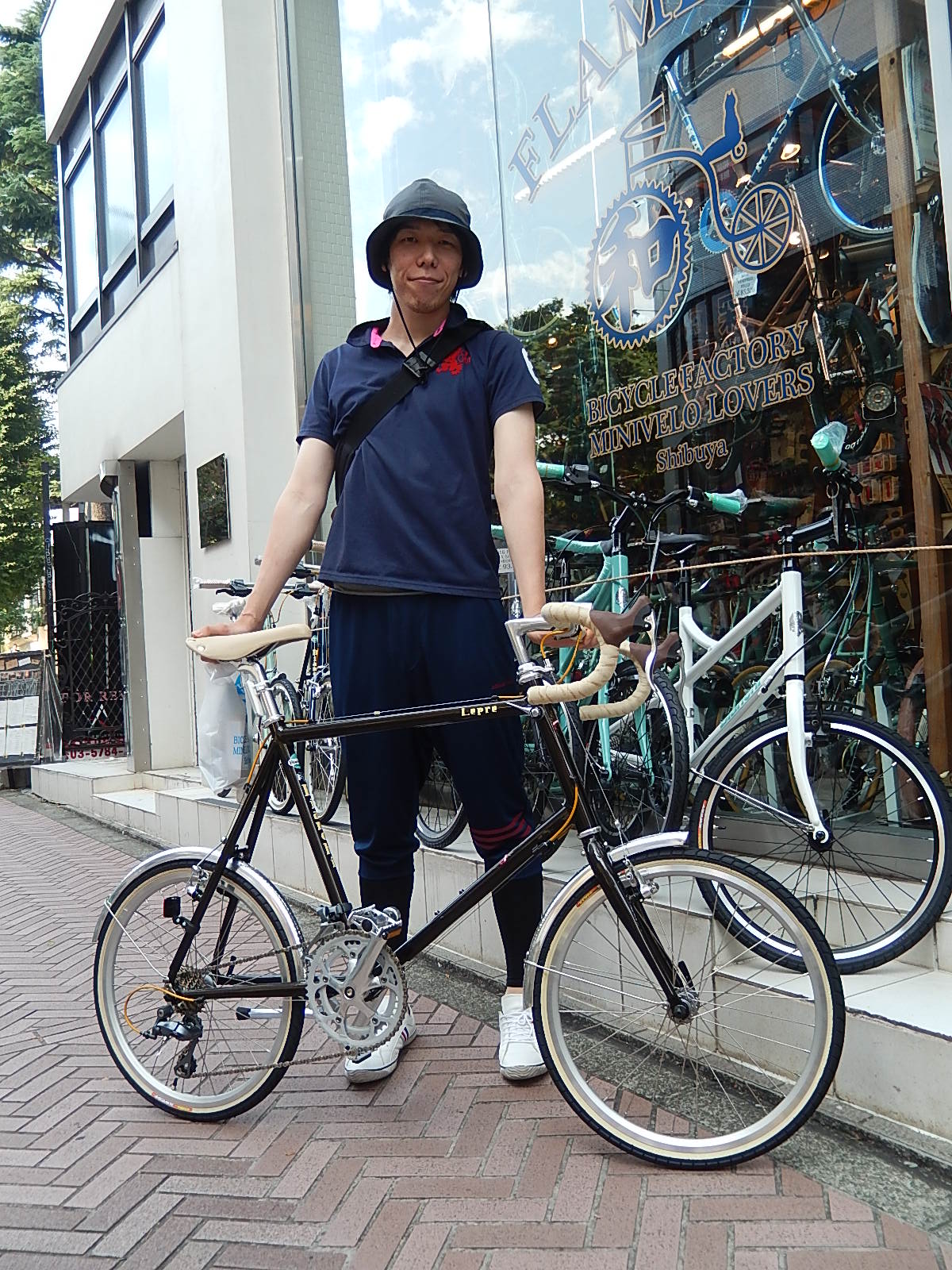 8月17日　渋谷　原宿　の自転車屋　FLAME bike前です_e0188759_17503567.jpg