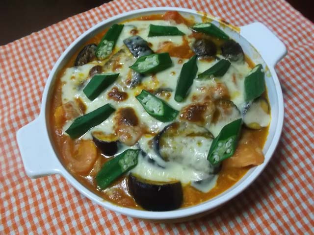 嫁農園の野菜&なすとトマトのチーズ焼き_f0019498_2037664.jpg