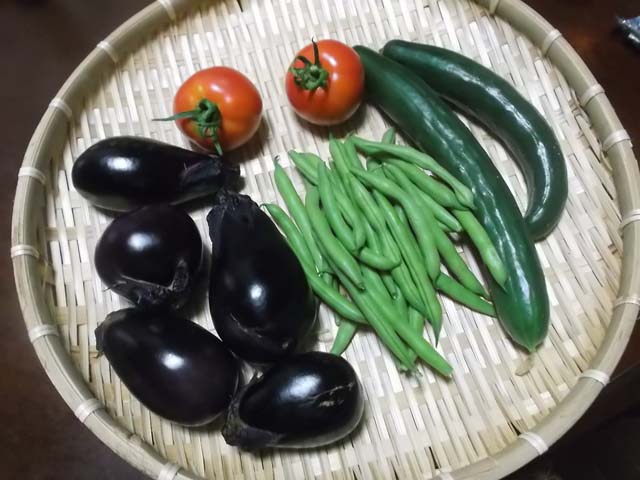 嫁農園の野菜&なすとトマトのチーズ焼き_f0019498_21354276.jpg