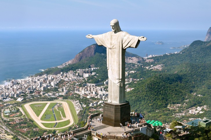 リオ五輪を見守るキリスト像_c0052304_7283584.jpg