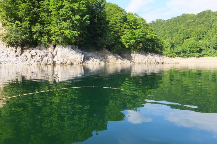 はじめてのレイクトローリング①　銀山湖での心構え_c0232813_08103170.jpg