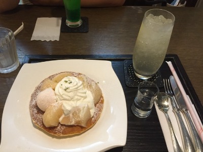 ヴェルデュールカフェの桃のパンケーキ_b0146414_17554098.jpg