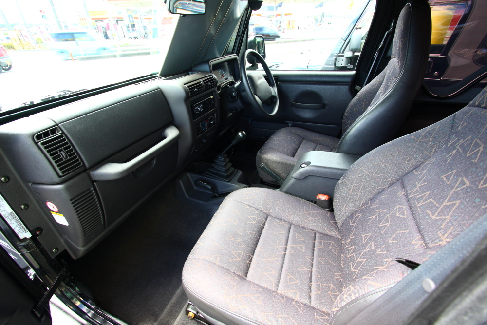 水漏れ修理のtj 作業開始です Trampcar Square Jeep Wrangler Ts 水漏れ修理のtj 作業開始です Trampcar Square Jeep Wrangler Ts