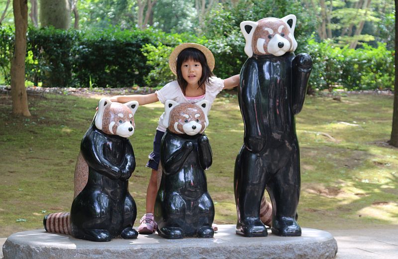 子ども動物園でテンジクネズミと遊び、小動物ゾーンに移動_e0108126_14261919.jpg