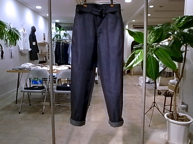 COMOLI Belted Denim Pants : TRUNK