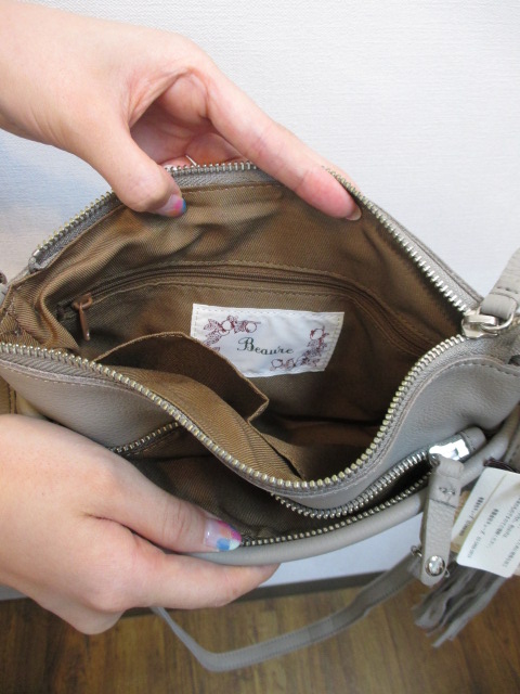 ビュレBeaure B-12419 タッセル付きミニショルダーbag_e0076692_14243758.jpg