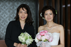 ボリューミーな芍薬のクラッチブーケ_b0113510_09010955.jpg