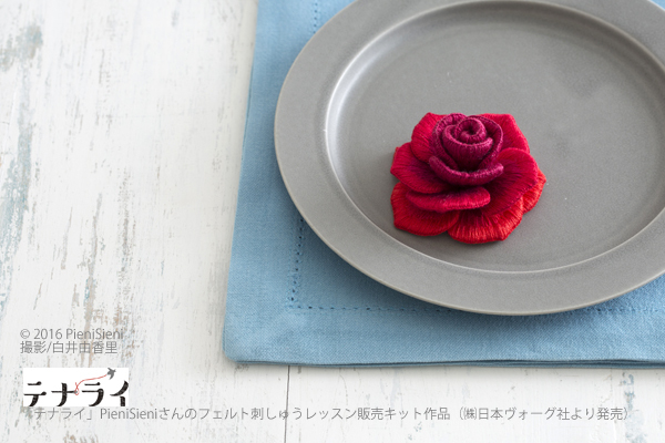 フェルト刺繍の薔薇をスタイリングして頂きました_e0333647_10304238.jpg