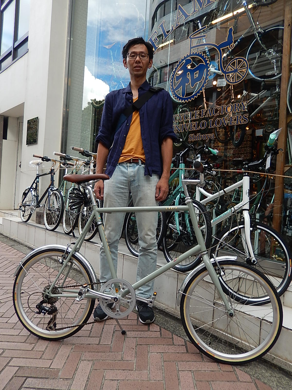 8月21日　渋谷　原宿　の自転車屋　FLAME bike前です_e0188759_18472565.jpg
