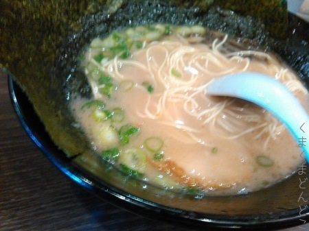 気になっていた豚骨ラーメンやさん。_e0142205_14480342.jpg