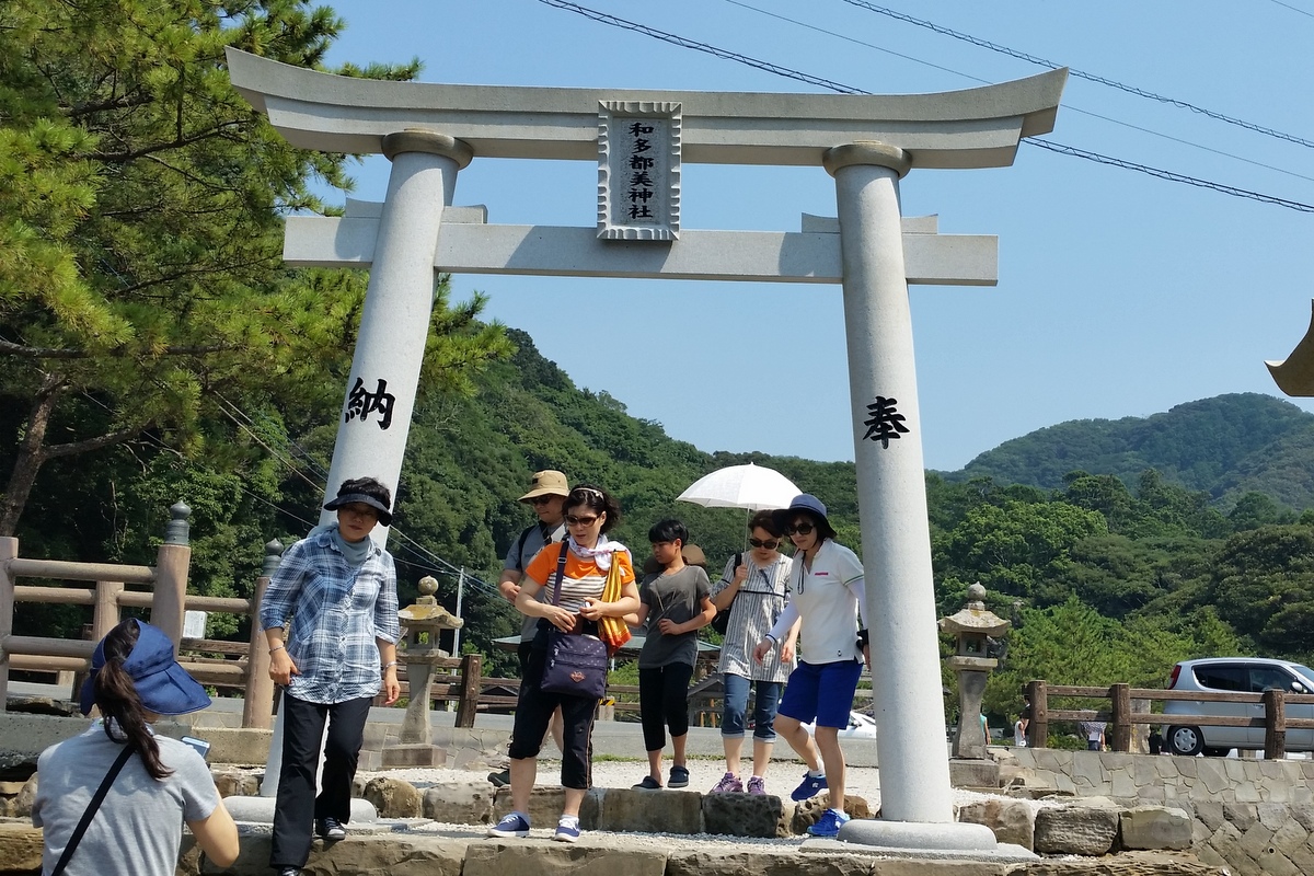 国境の島を訪ねて(11)神秘の和多都美神社_c0013687_21513816.jpg