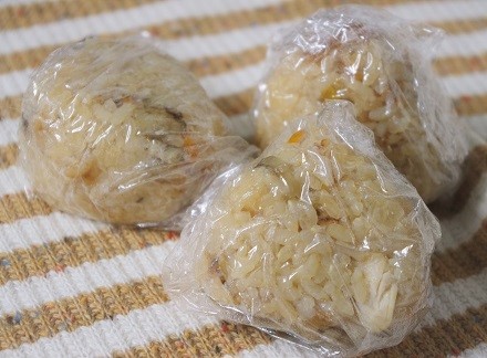 炊飯器で簡単に!鶏ごぼうごはん_f0168317_19000133.jpg