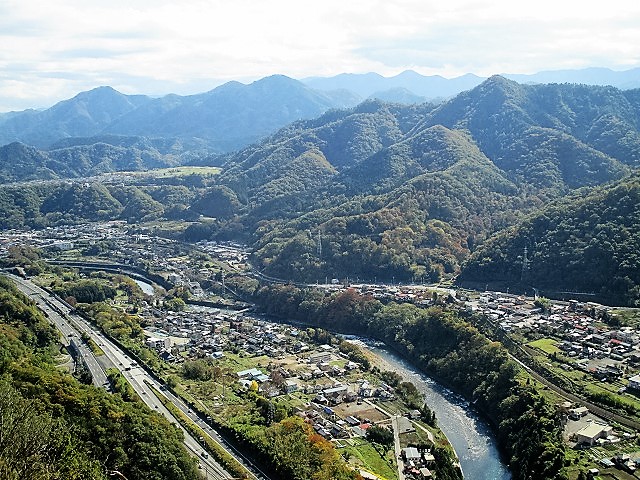 大月市　中央線沿線の山　岩殿山は史跡の里のSkytree　　　　　Mount Iwadono in Ōtsuki, Yamanashi_f0308721_2344089.jpg