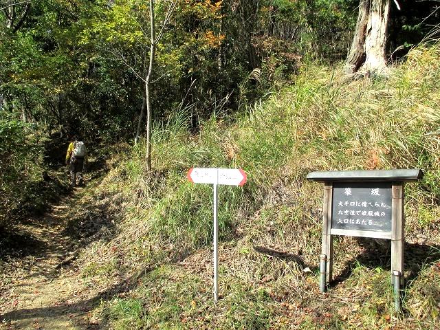 大月市　中央線沿線の山　岩殿山は史跡の里のSkytree　　　　　Mount Iwadono in Ōtsuki, Yamanashi_f0308721_2365281.jpg