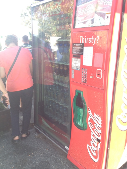 本気で驚いたイタリアで初めて見る缶飲料_a0136671_1192384.jpg