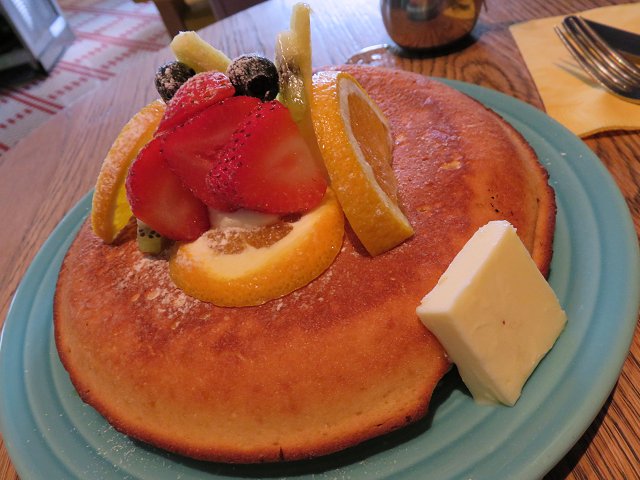 丸の内ヘンリーグッドセブン フルーツパンケーキ 何となく甘美な表層 パンケーキ編
