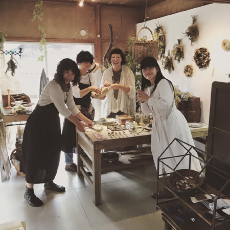 ANTIQUE BROCANTE Grenier Voyage : 綴り菜 10日間の展示が終了しました。/ぎゃらりーマドベ_a0251920_9504087.jpg