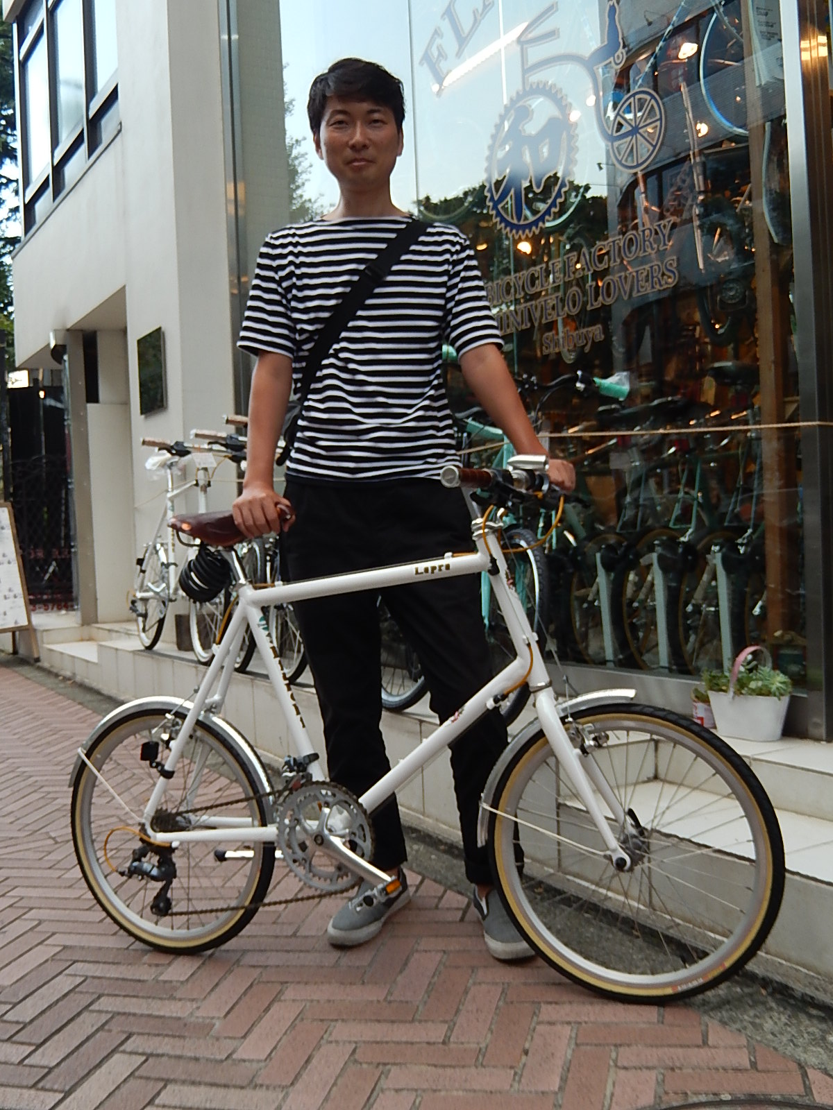 8月24日　渋谷　原宿　の自転車屋　FLAME bike前です_e0188759_21144035.jpg