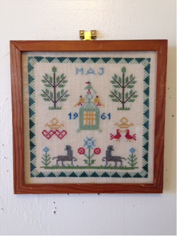 ヴィンテージ刺繍壁掛け(DENMARK)_c0139773_14094161.jpg
