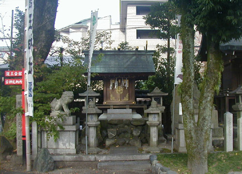 ●神社の造形―護王神社、その２_d0053294_1624343.jpg