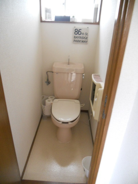築23年の狭くて古いトイレに収納を追加 モノトーン化 ほぼ100均で片付け収納に挑戦 築23年の狭くて古いトイレに収納を追加 モノトーン化 ほぼ100均で片付け収納に挑戦