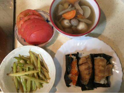 8月25日 母婆からの差し入れ手作り鱧寿司 トマト 野菜汁 セロリのオイスターソース炒め 今夜のおかず