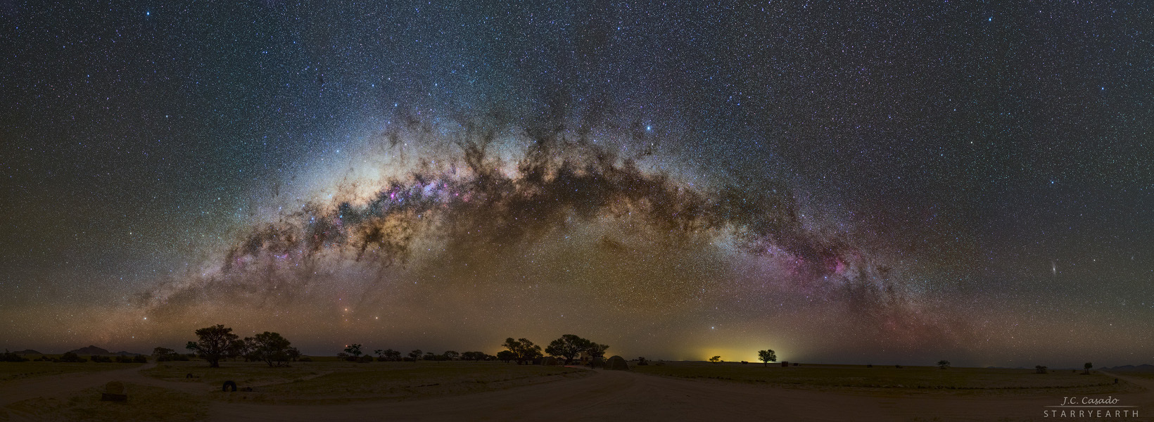 ナミブ砂漠から見た美しい満天の星空 秘密の世界 The Secret World ナミブ砂漠から見た美しい満天の星空 秘密の世界 The Secret World