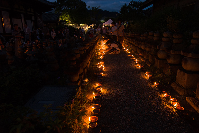 < 世界遺産・元興寺の万燈会 >_c0183700_23554013.jpg