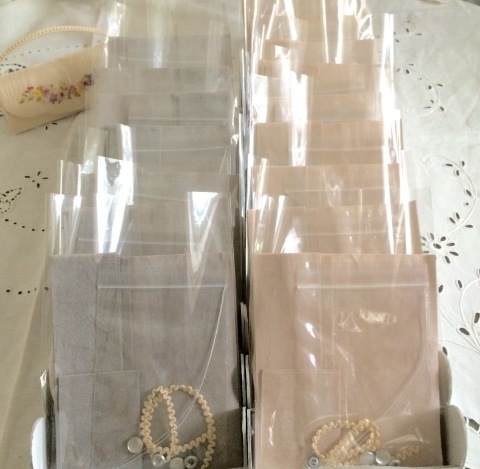今日は三越カルチャー短期講座 『可憐なリボン刺繍で彩る小物ケース』2回めのレッスン_a0157409_08144317.jpeg