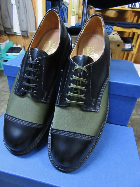 注目の1足★ SANDERS ・・・ Military CAP TOE SHOES!★!_d0152280_1015845.jpg