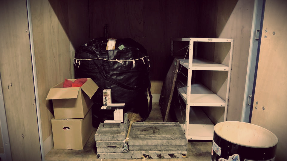 ▼保護された「遺留品」と、残留した「遺留品」_d0017381_1429231.jpg
