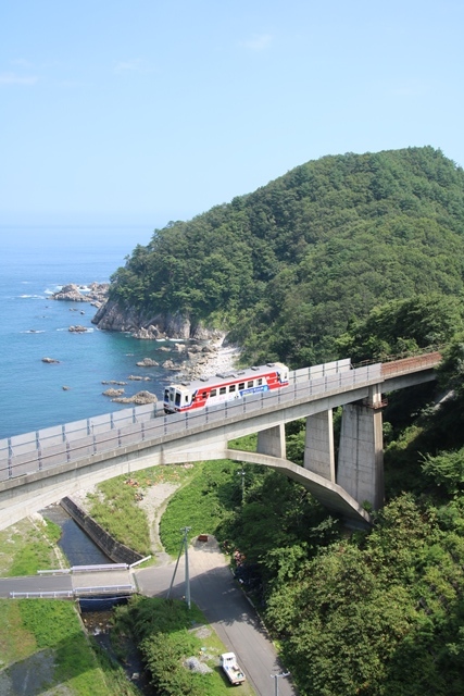 藤田八束の三陸鉄道を訪ねて@東日本大震災からの復興・・・三陸の美しい海、三陸鉄道からの絶景、久慈市を訪ねて_d0181492_08581137.jpg