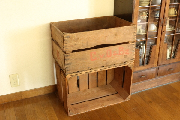 古い木箱で息子の荷物置き場を再編成_f0354014_21122758.jpg