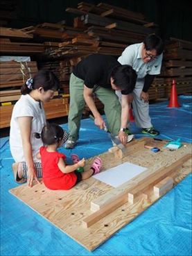 親子木工教室を開催しました。_a0059217_1958636.jpg