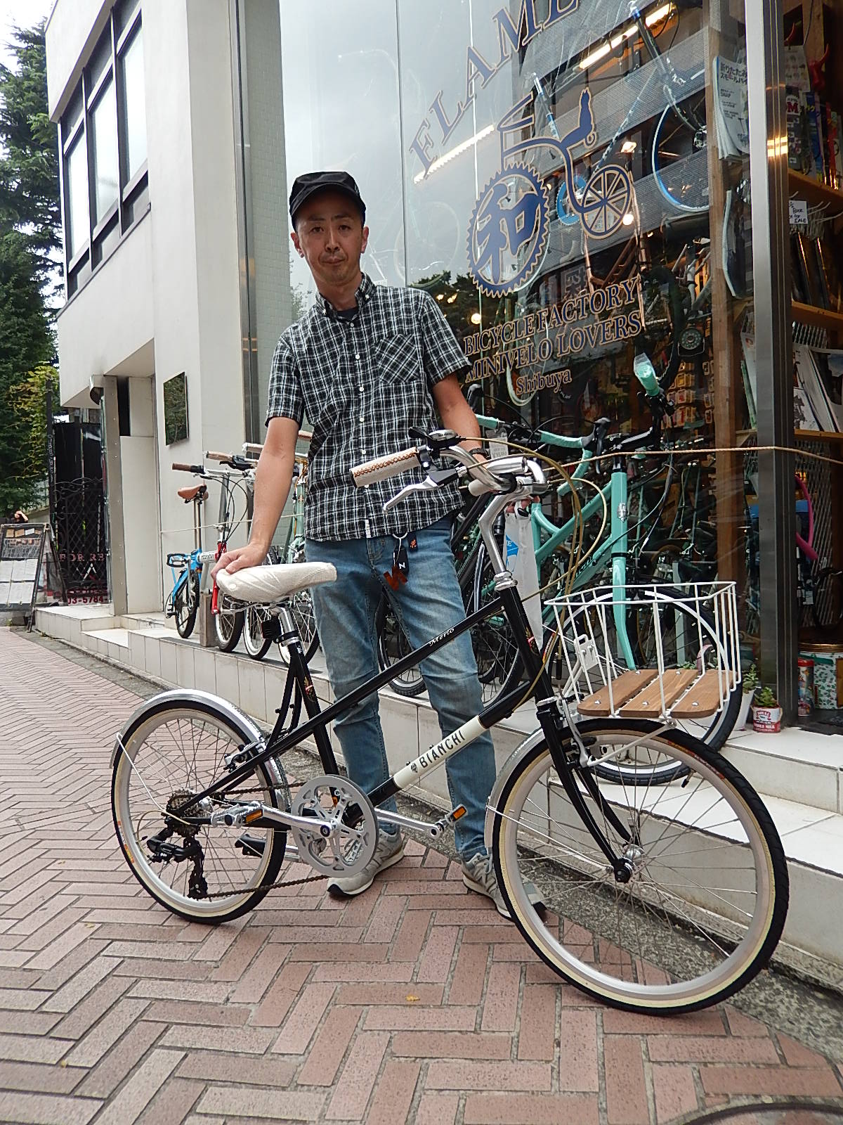 8月29日　渋谷　原宿　の自転車屋　FLAME bike前です_e0188759_16322040.jpg