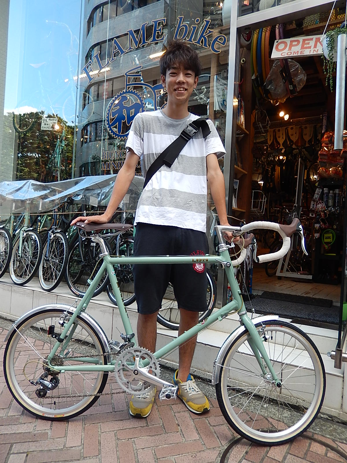 8月29日　渋谷　原宿　の自転車屋　FLAME bike前です_e0188759_16362254.jpg
