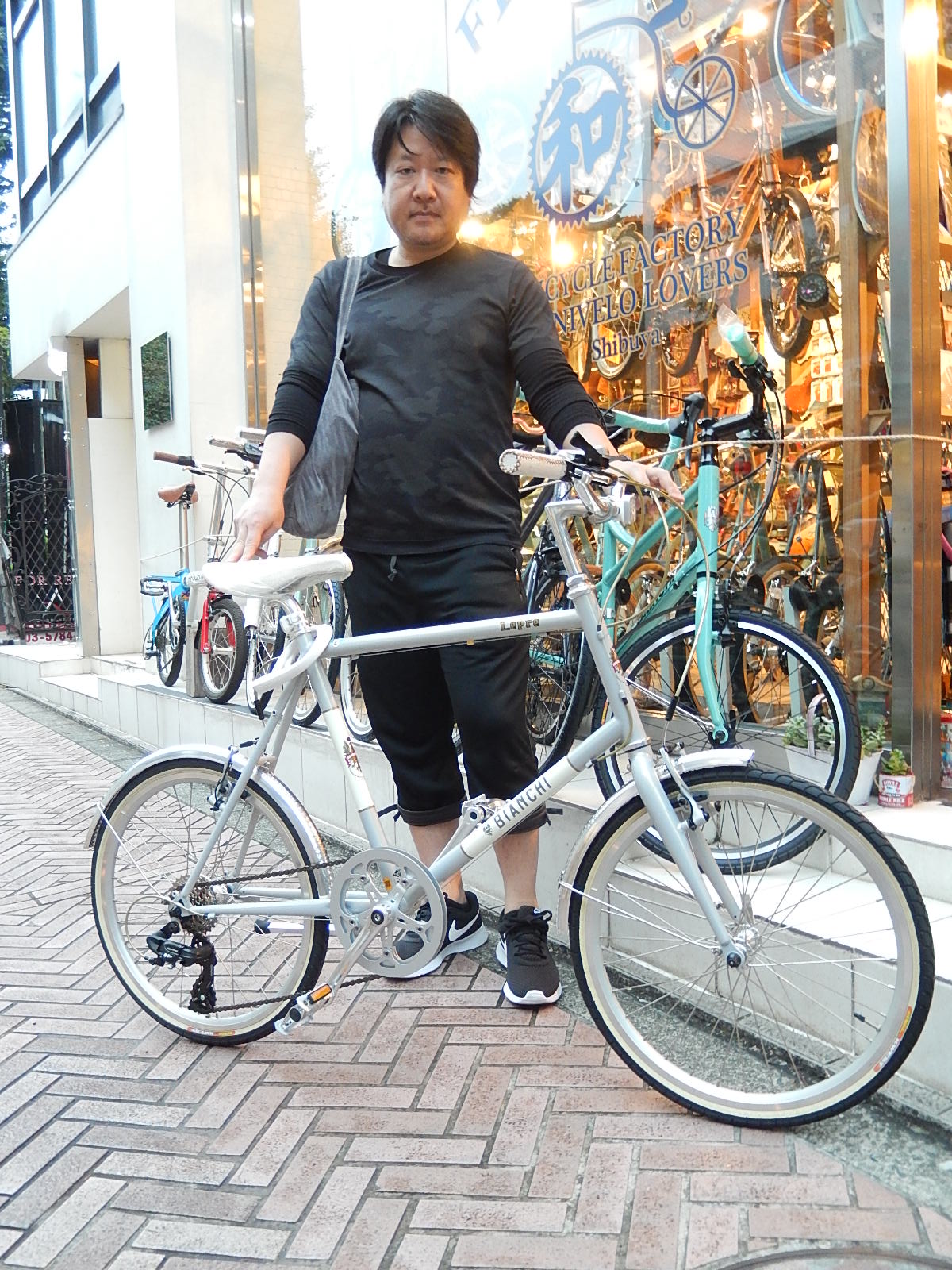 8月29日　渋谷　原宿　の自転車屋　FLAME bike前です_e0188759_16363291.jpg