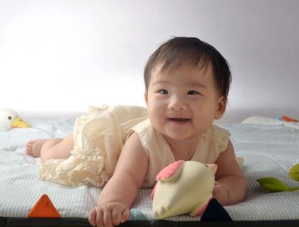 面白いですよね〜赤ちゃんの仕草って......大人みたいです....._b0194185_22254053.jpg