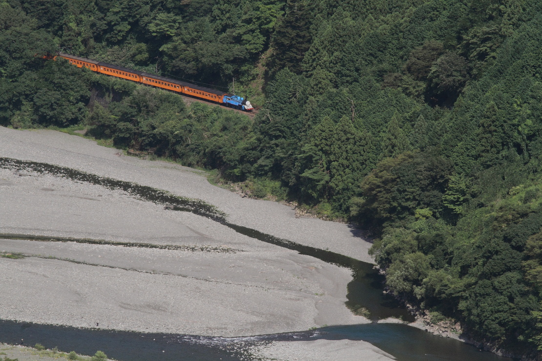 窓全開のトーマス号　- 2016年夏・大井川 -  _b0190710_23173645.jpg