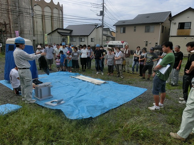 後半は暑さがぶり返し、ヘトヘトになった　駿河台3丁目の防災訓練その2_f0141310_7452667.jpg