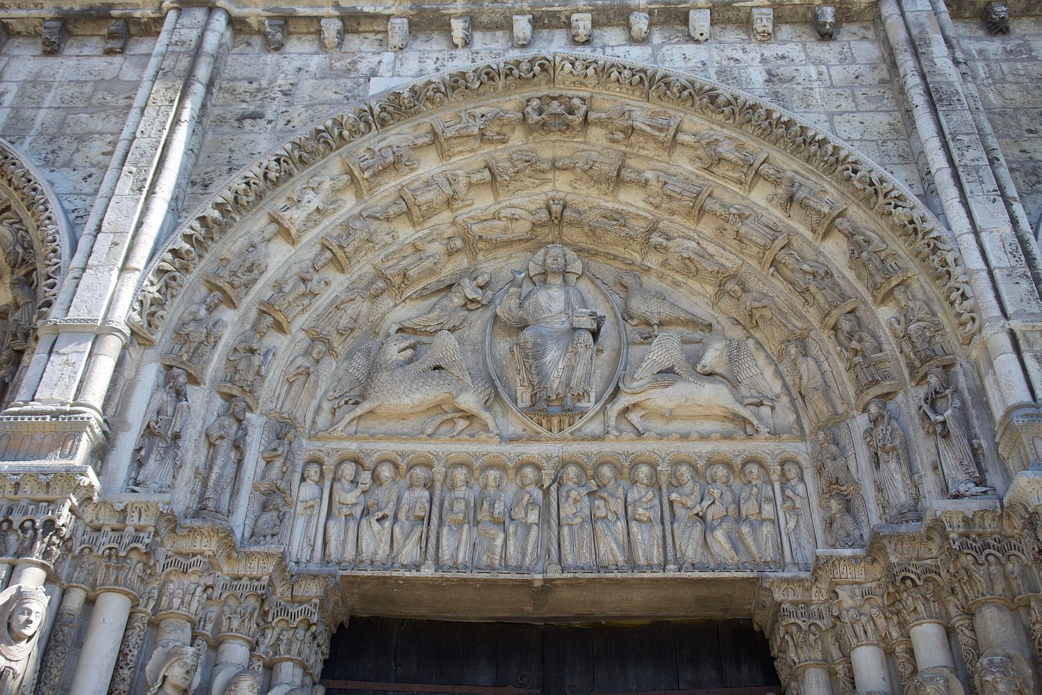 世界遺産 シャルトル大聖堂 行き方 見学のしかた フランス 文化遺産見学案内所