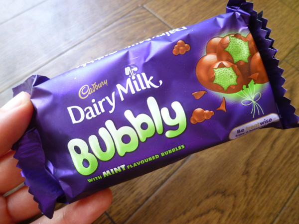 【Cadbury】Dairy Milk Bubbly with MINT_c0152767_21242329.jpg