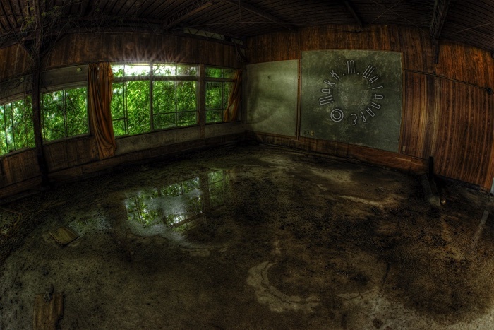 湯ノ児温泉の廃旅館 - 卓球場_e0135098_19461466.jpg